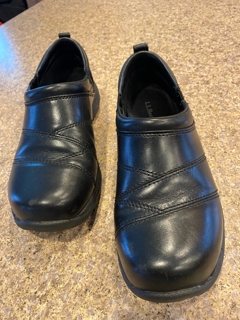 L.L. Bean Comfort Leather Moccasin 7 Medium Black Slip On Walking Shoe 268707